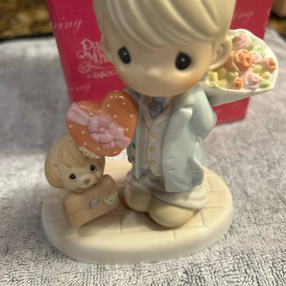 Here’s my Heart Precious Moments Valentine Figurine In Box - Picture 3 of 6